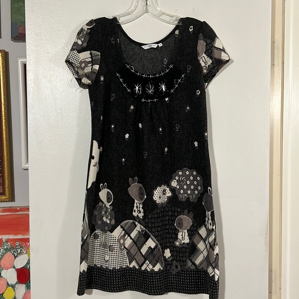 New Look cap sleeve dress w/multi size bead detail
